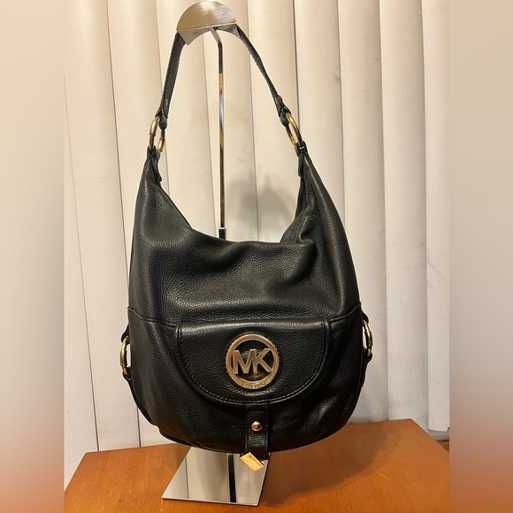 Michael Kors Handbags - Michael Kors Black pebbled Leather Handbag. Good condition.
